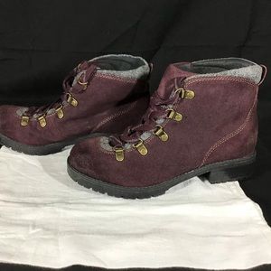 Hiker boots burgundy suede